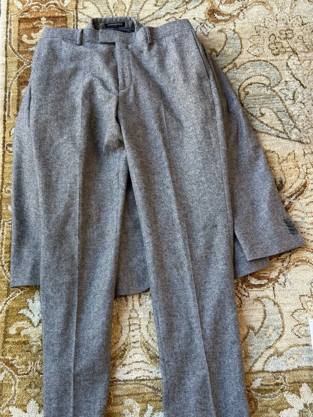 Banana Republic Gray Men's Wool-Blend Two-Button Suit Jacket(44R) Pants(34x32)